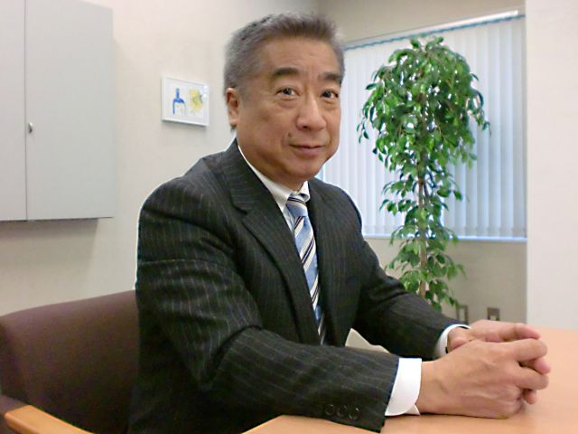 写真:代表取締役 岩橋淑行(いわはしとしゆき)