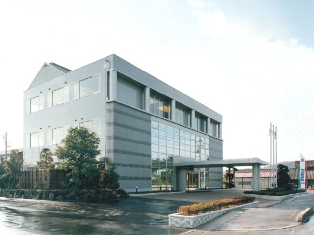 写真:地域の建設会社として、きめ細かいアフターサービスをします。